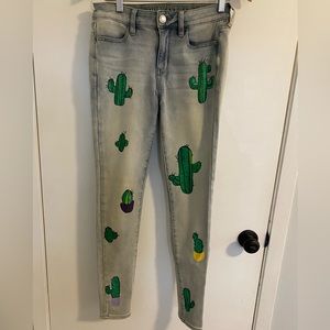 American Eagle super stretch hand painted women’s cactus jeans